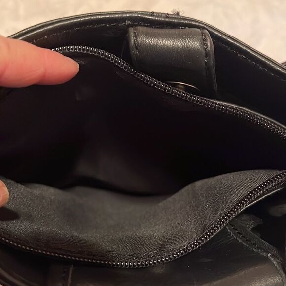 Black Leather Fossil Handbag. - Picture 9 of 11